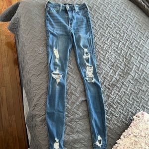 Hollister Ripped Jeans size 1 Long
